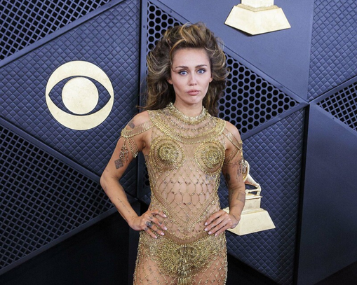 Miley Cyrus, Grammy kazandığı şarkısının kopya olduğunu reddetti 