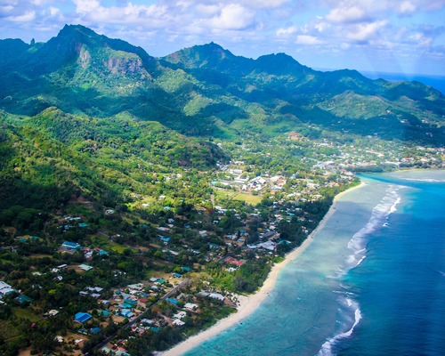 15 bin nüfuslu adanın Çin'le yakınlaşması kriz yarattı