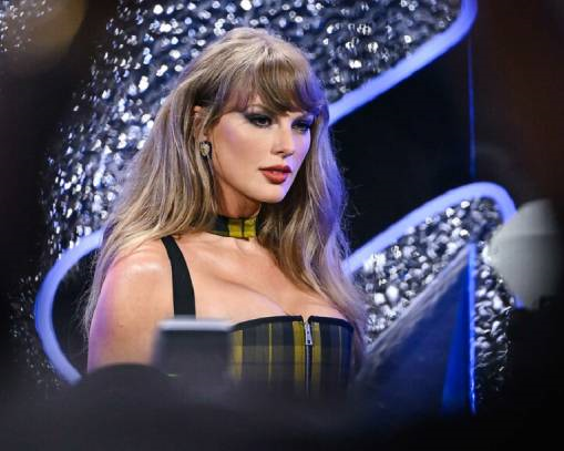 Tarihe geçti: Taylor Swift turnesiyle 2 milyar dolar kazandı