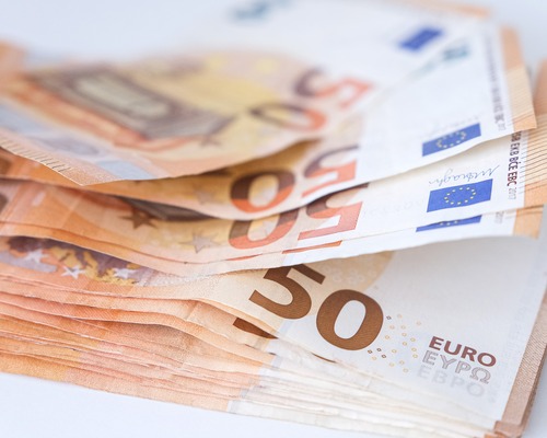 AB'nin 37 trilyon euro'luk birikimi banka hesaplarında bekliyor