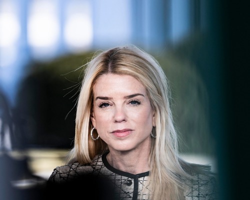 ABD Adalet Bakanı Bondi: Tesla saldırganlarını tutuklayacağız