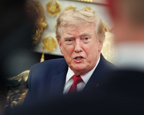 ABD Başkanı Donald Trump destekçilerini kaybederken serveti azalıyor