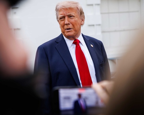 ABD Başkanı Trump görevdeki ilk 100 günde dünyayı nasıl sarstı?