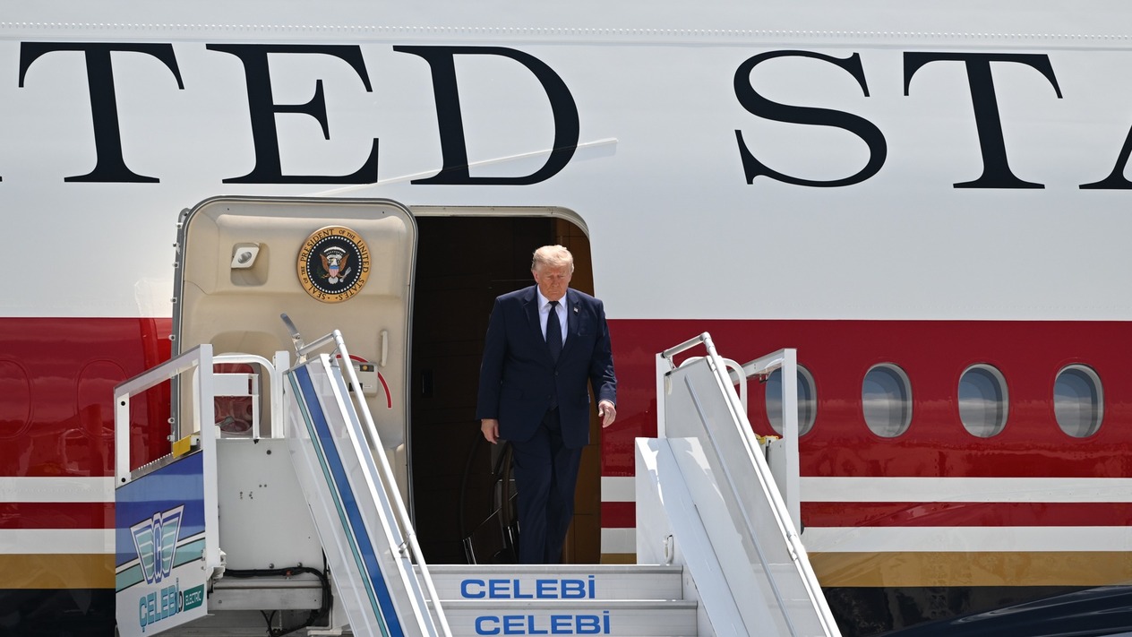 ABD Başkanı Trump NATO zirvesi sonrası neden uçak değiştirdi?