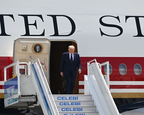 ABD Başkanı Trump NATO zirvesi sonrası neden uçak değiştirdi?