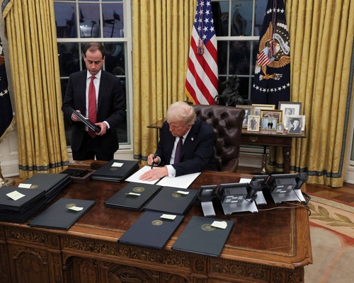 ABD Başkanı Trump siyasi destekçilerini tek tek affetti