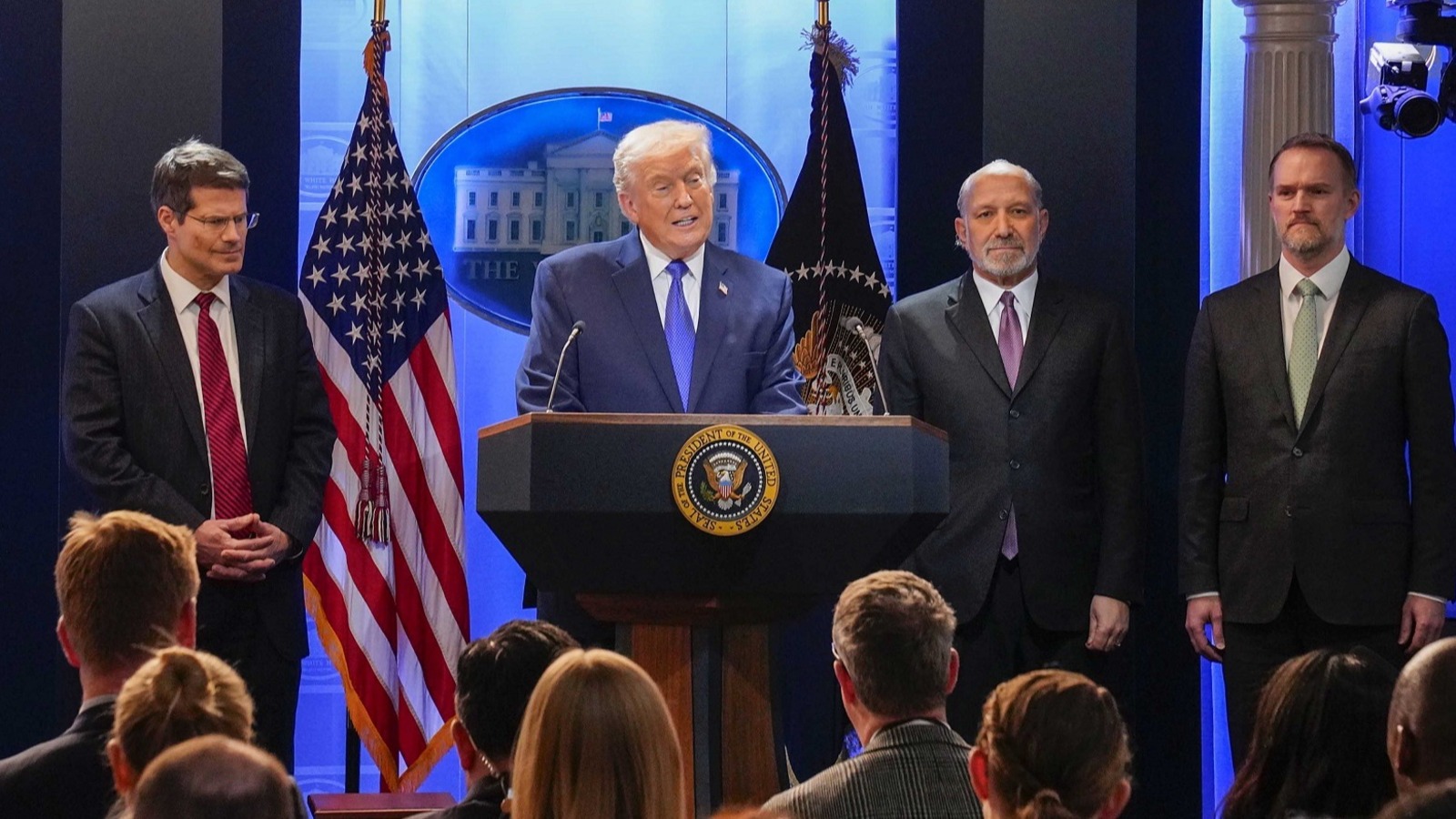 ABD Başkanı Trump yeni gümrük tarifeleri üzerinde çalışıyor