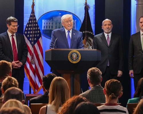 ABD Başkanı Trump yeni gümrük tarifeleri üzerinde çalışıyor