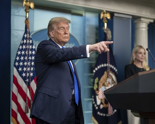 ABD’de 4 günlük kriz sona erdi: Trump bütçe paketini imzaladı