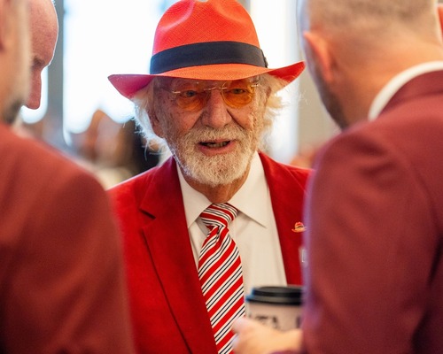 ABD’de 86 yaşındaki milyarder kongre için seçim yarışına giriyor