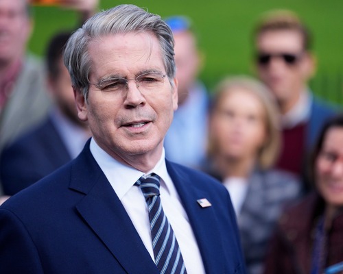 ABD Hazine Bakanı: Bazı sektörler resesyonda