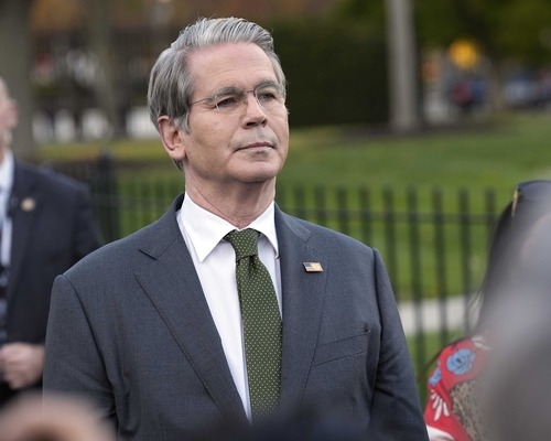 ABD Hazine Bakanı: Büyük petrol şirketleri Venezuela ile ilgilenmiyor