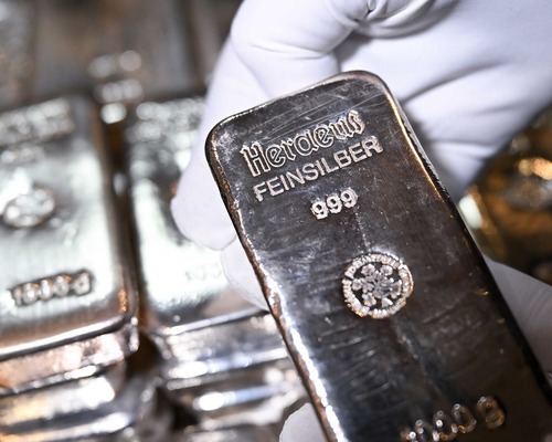 ABD-İran gerilimi, gümrük vergisi belirsizliği: Gümüş 90 dolar seviyesini yeniden gördü