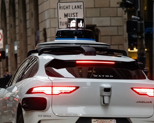 ABD’nin kısıtlamalarına rağmen Waymo Çin’den binlerce otomobil alıyor