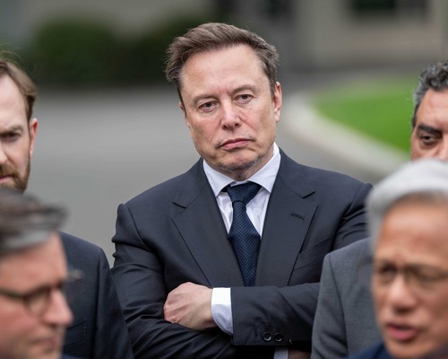 ABD Savunma Bakanı Elon Musk’ı askeri silah geliştirme projesine dahil etti