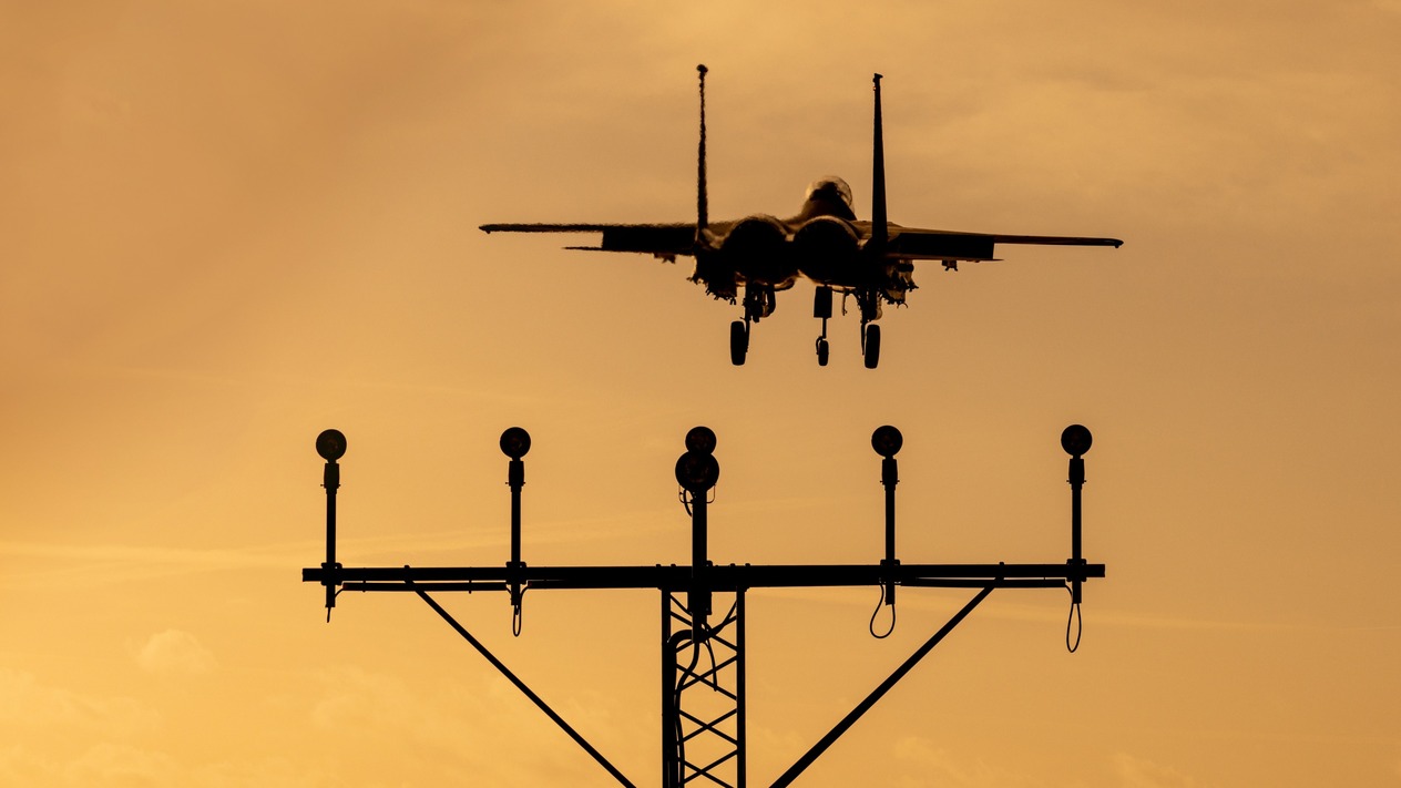 ABD'ye ait 3 adet F-15 savaş uçağı düşürüldü: CENTCOM'dan dost ateşi açıklaması