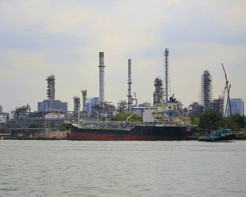 Abluka kararı petrol fiyatlarını yeniden 100 doların üzerine taşıdı