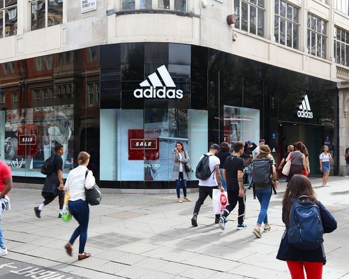 Adidas’ın Dünya Kupası harcamaları hisseleri sarstı