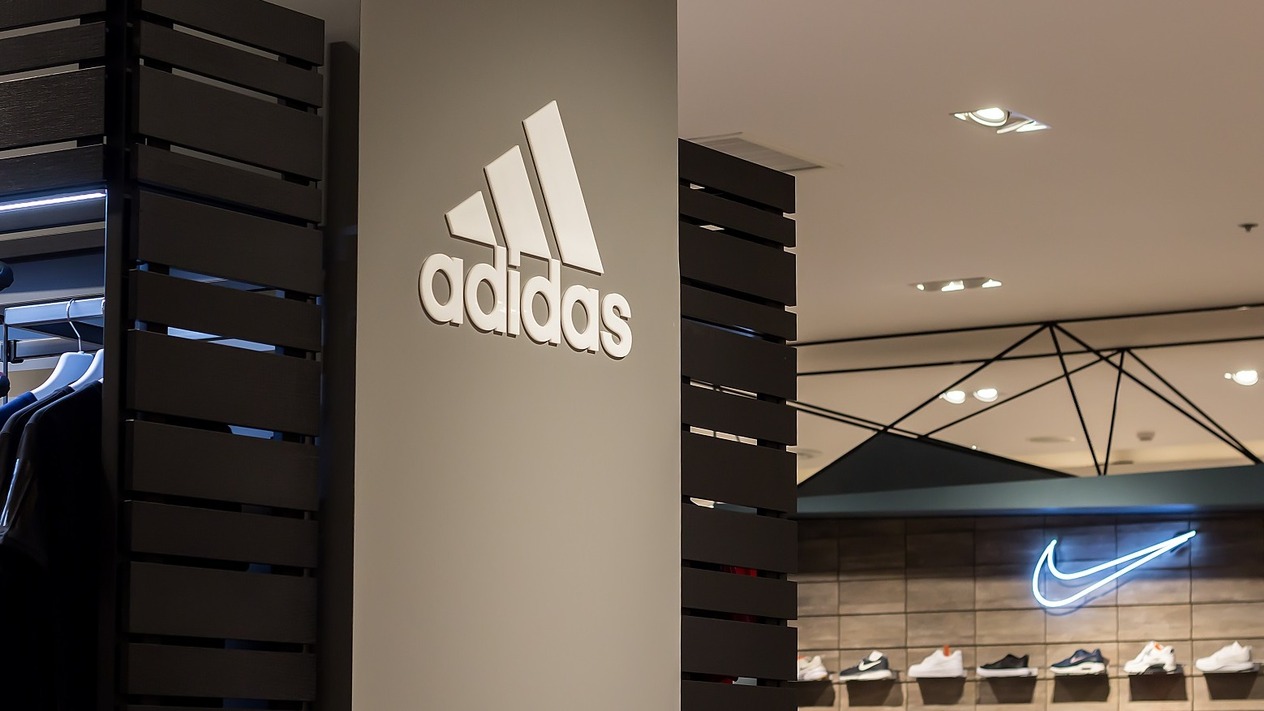 Adidas tüketicileri kazanırken Nike geride mi kalıyor?