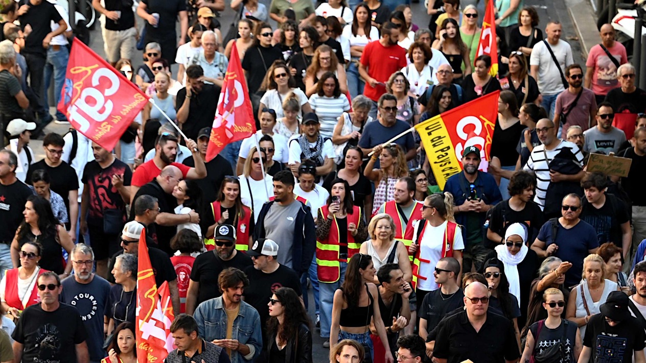 Ağır borç yükü altındaki Fransa’da sosyal huzursuzluk artıyor