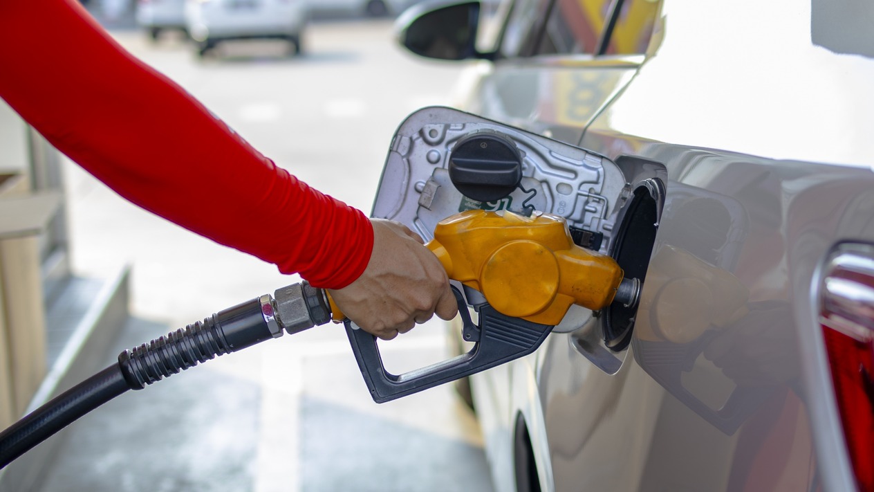 Akaryakıt fiyatlarına yeni zam