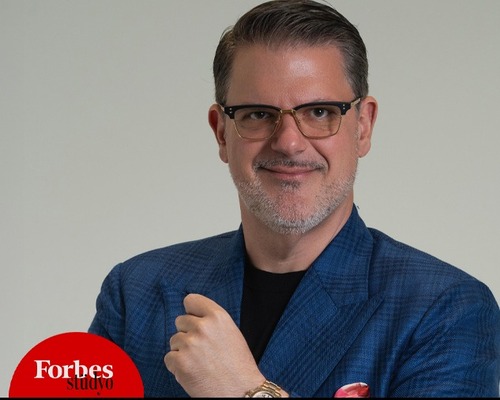 Alex Chiniborch became the most influential gold figure of the 2020s