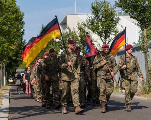 Alman savunma sanayiinde istihdam patlaması: Otomotivden kaçış sınırlı kaldı