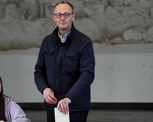 Almanya'da Friedrich Merz şansölye seçiminde çoğunluğu kazanamadı