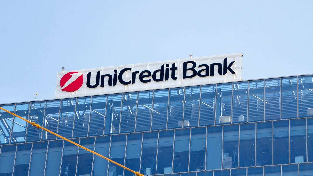 Almanya'da hükümet krizi yaşanırken Unicredit, Commerzbank'taki hissesini yüzde 28'e çıkardı