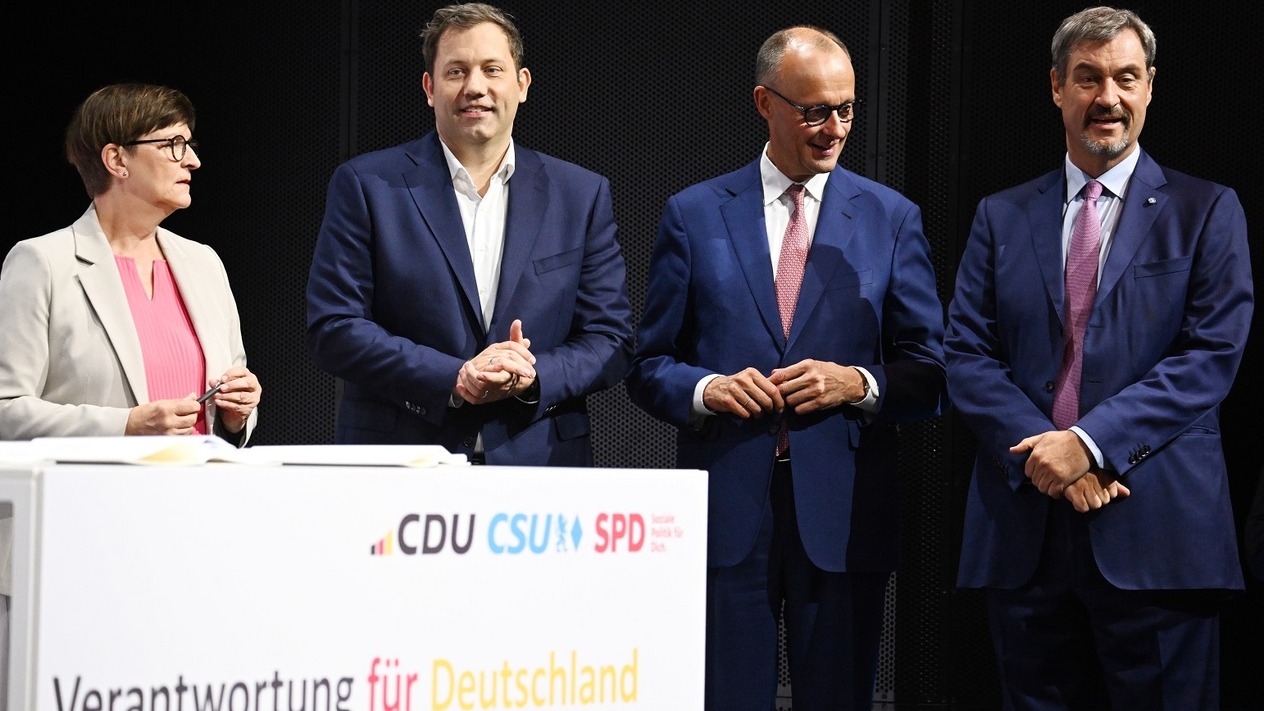 Almanya'da yeni kabinede 8'i kadın 17 bakan görev yapacak