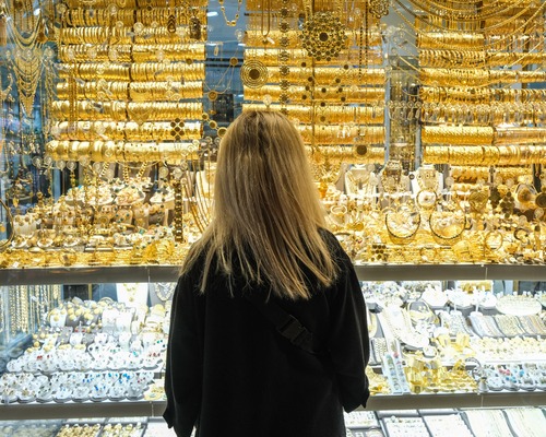 Altın 2024’te rekor kazanç yolunda: Merkez bankaları ve jeopolitik riskler etkili oldu  