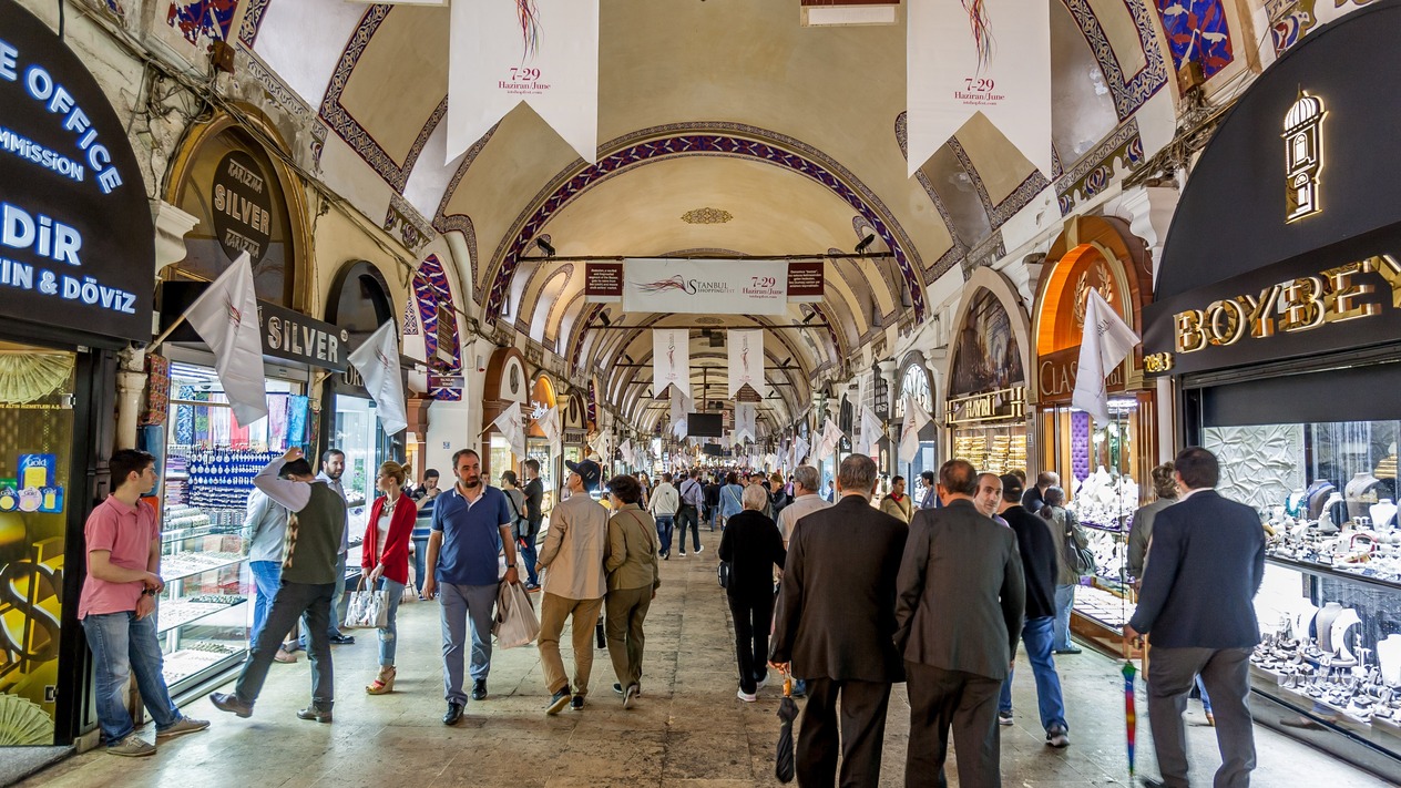 Altın piyasalarında tarihi zirve: Cumhuriyet altını asgari ücreti aştı