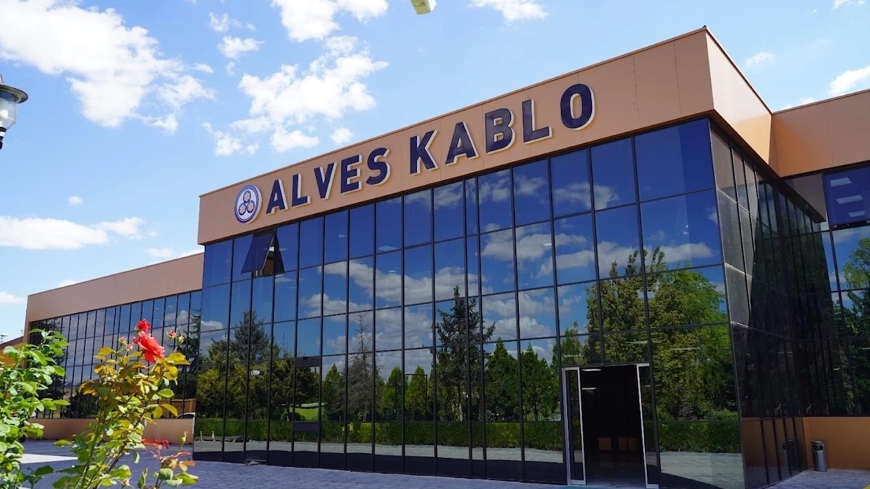 Alves Kablo'dan iki yeni iş sözleşmesi