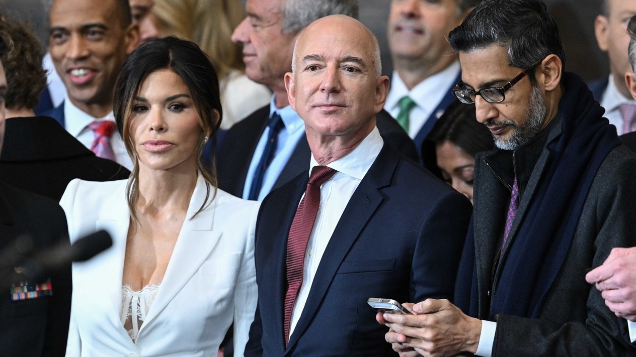 Amazon tarife iddialarını yalanladı, Trump Bezos’u övdü