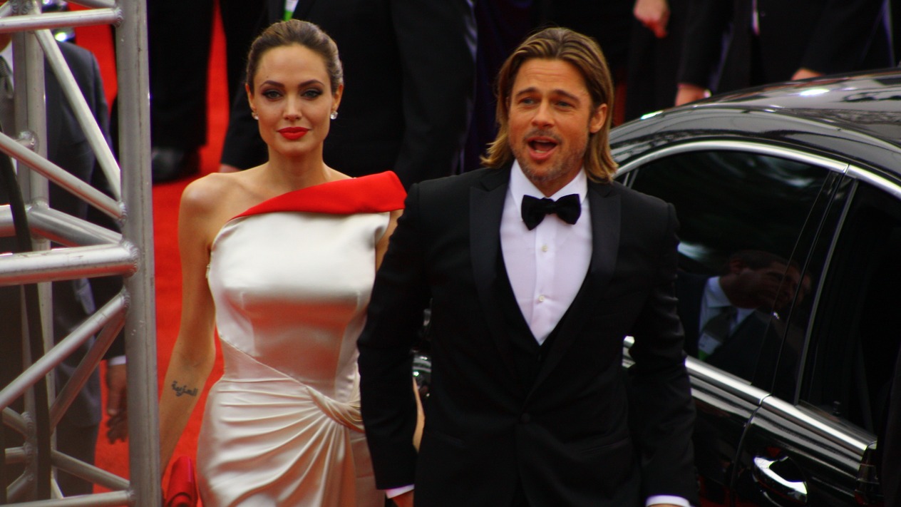 Angelina Jolie ve Brad Pitt 8 yıl sonra boşanma anlaşmasına vardı: Çiftin 500 milyon dolardan fazla serveti bulunuyor