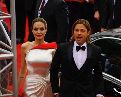 Angelina Jolie ve Brad Pitt 8 yıl sonra boşanma anlaşmasına vardı: Çiftin 500 milyon dolardan fazla serveti bulunuyor