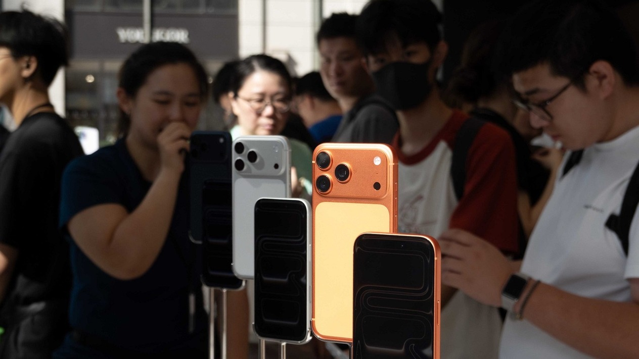 Apple 20. yıl dönümü için cam odaklı bir iPhone tasarımı hazırlıyor
