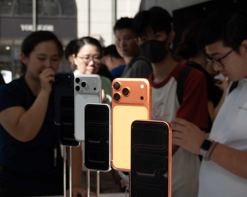 Apple 20. yıl dönümü için cam odaklı bir iPhone tasarımı hazırlıyor