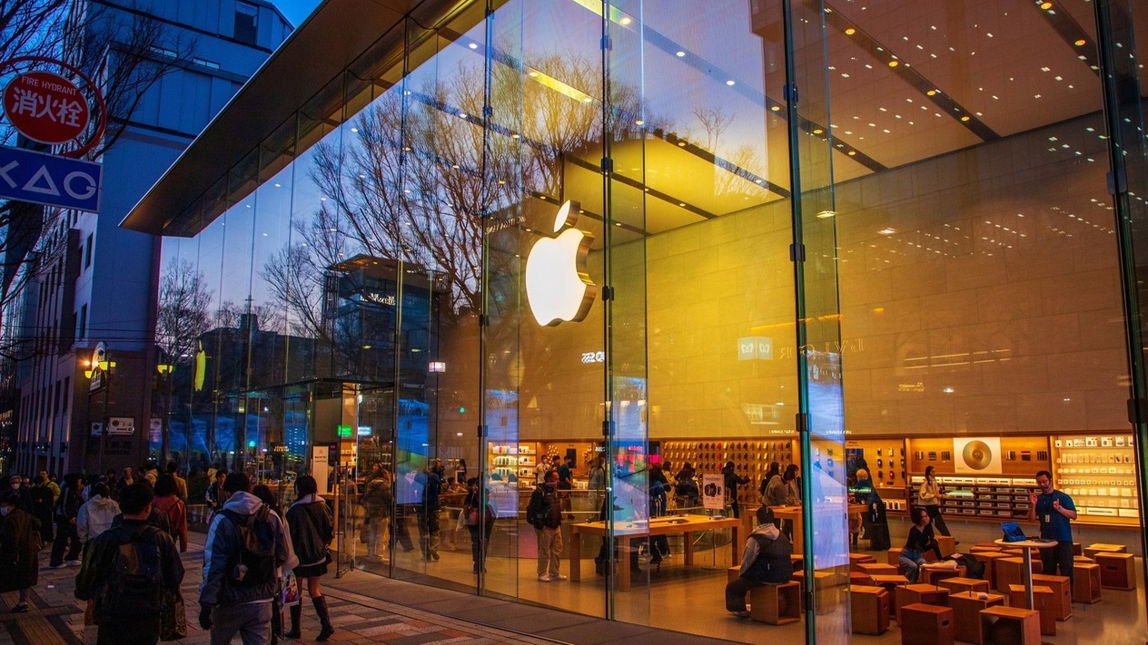 Apple 5 trilyon doların üzerinde kapanış yapan ikinci şirket oldu