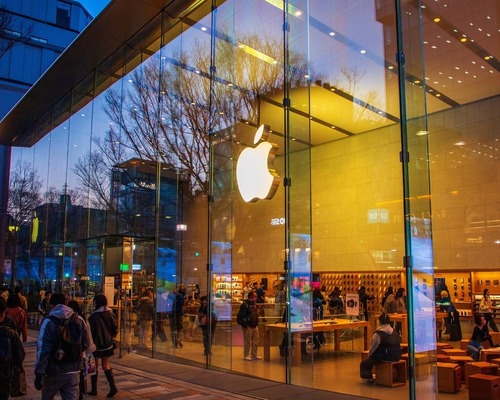 Apple 5 trilyon doların üzerinde kapanış yapan ikinci şirket oldu