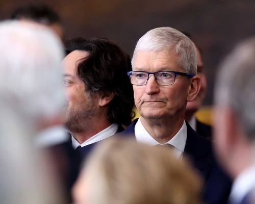 Apple CEO'su Tim Cook: Gümrük tarifeleri 900 milyon dolar maliyet getirecek