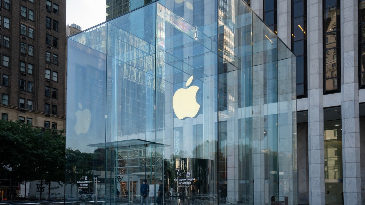 Apple, kamu ilişkileri ve müzik bölümlerinde yeniden yapılanmaya gitti