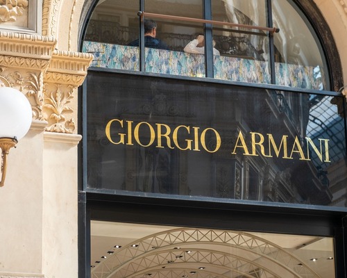 Armani yeni iş planı için danışmanlık şirketiyle anlaştı