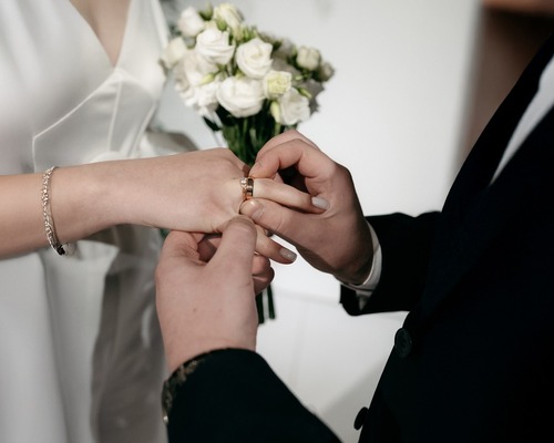 Evlenmek için artık varlıklı olmak şart mı?