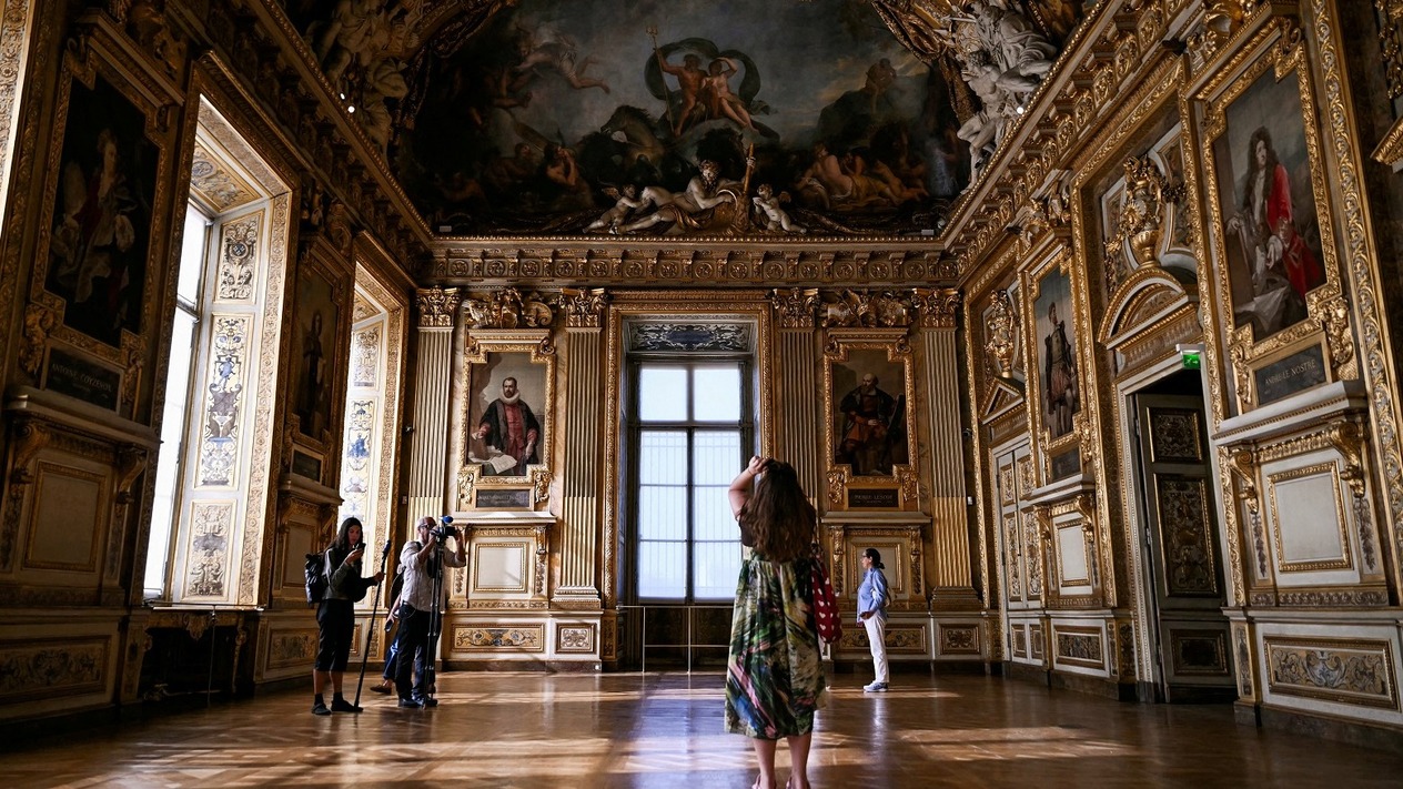Artık mücevher sergilenmiyor: Louvre Müzesi’nde soyulan galeri dokuz ay sonra açıldı