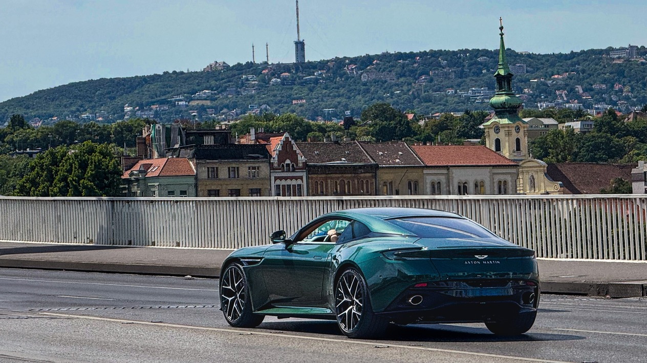 Aston Martin'den yüzde 50 peşin ve yüzde 0 faizli kredi kampanyası