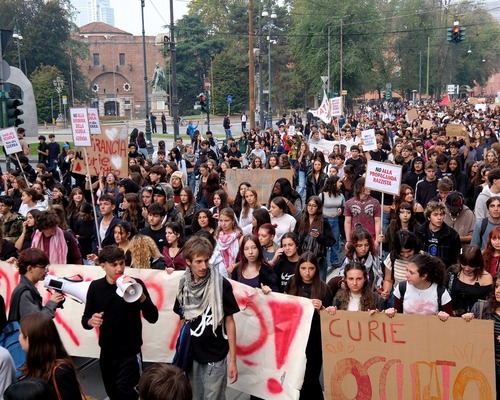 Avrupa genelinde öğrenci protestoları hızla büyüyor