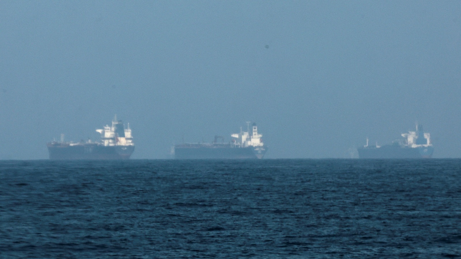 BAE yaklaşık 60 yıldır üyesi olduğu OPEC'ten ayrılma kararı aldı