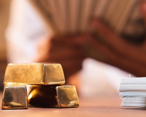 Bankalar ve yatırımcılar altının tarihi yükselişinden faydalanmak için yarışıyor