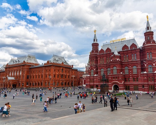 Batı’nın yörüngesinden uzaklaşan Ruslar, yeni rol model olarak Çin’i benimsiyor